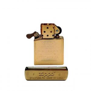 Tại sao năm hoặc tháng sản xuất vỏ và ruột bật lửa Zippo thường không trùng khớp với nhau?